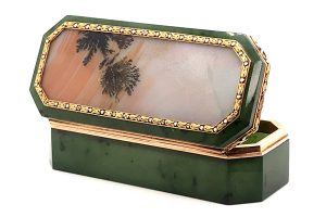 A Carved Nephrite and Dendritic Agate Box by Carl Fabergé