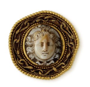 Medusa brooch by Wièse