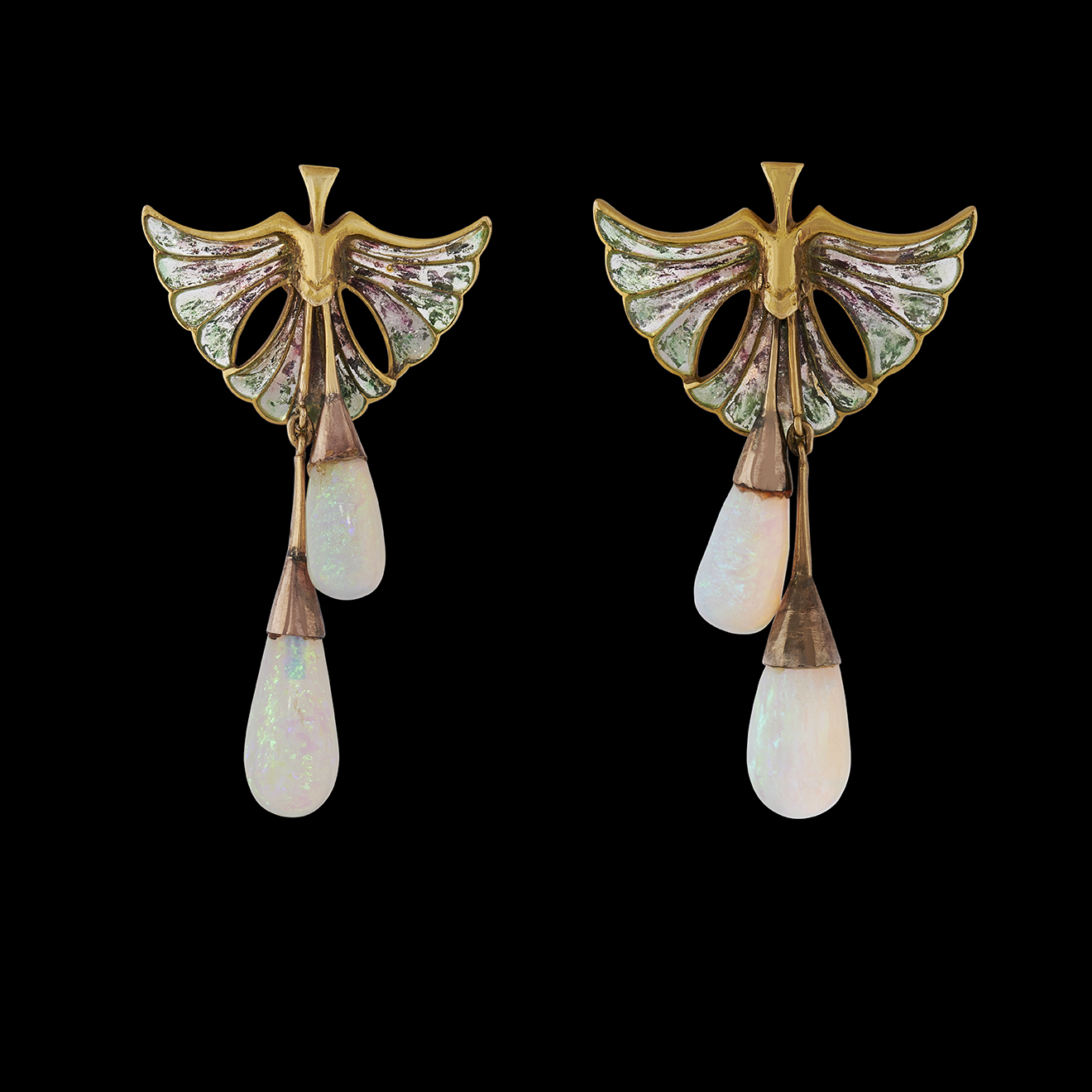A pair of earrings by Georges Fouquet