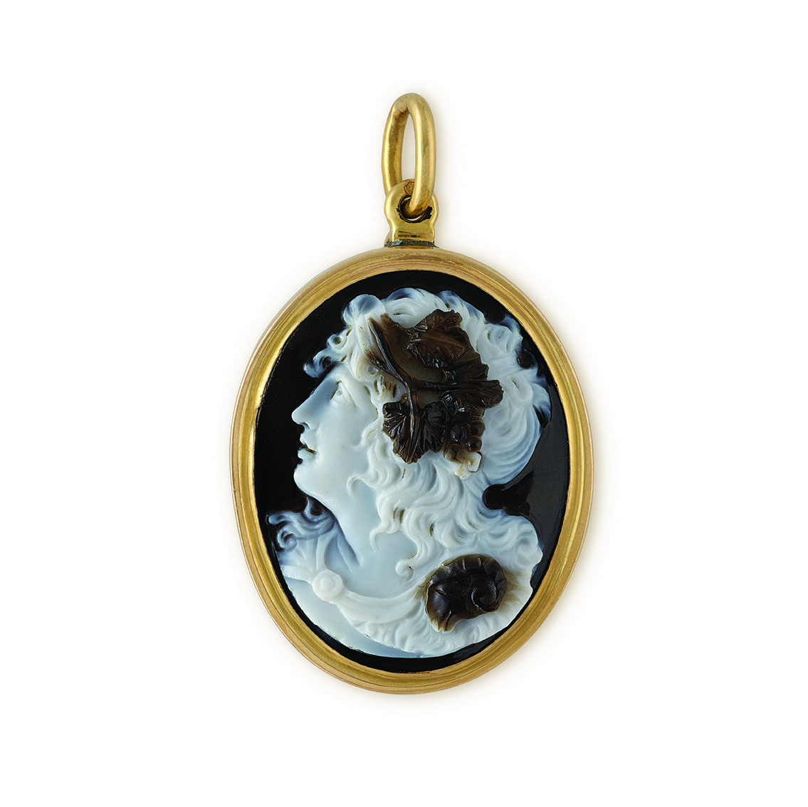 A gold mounted hardstone cameo pendant