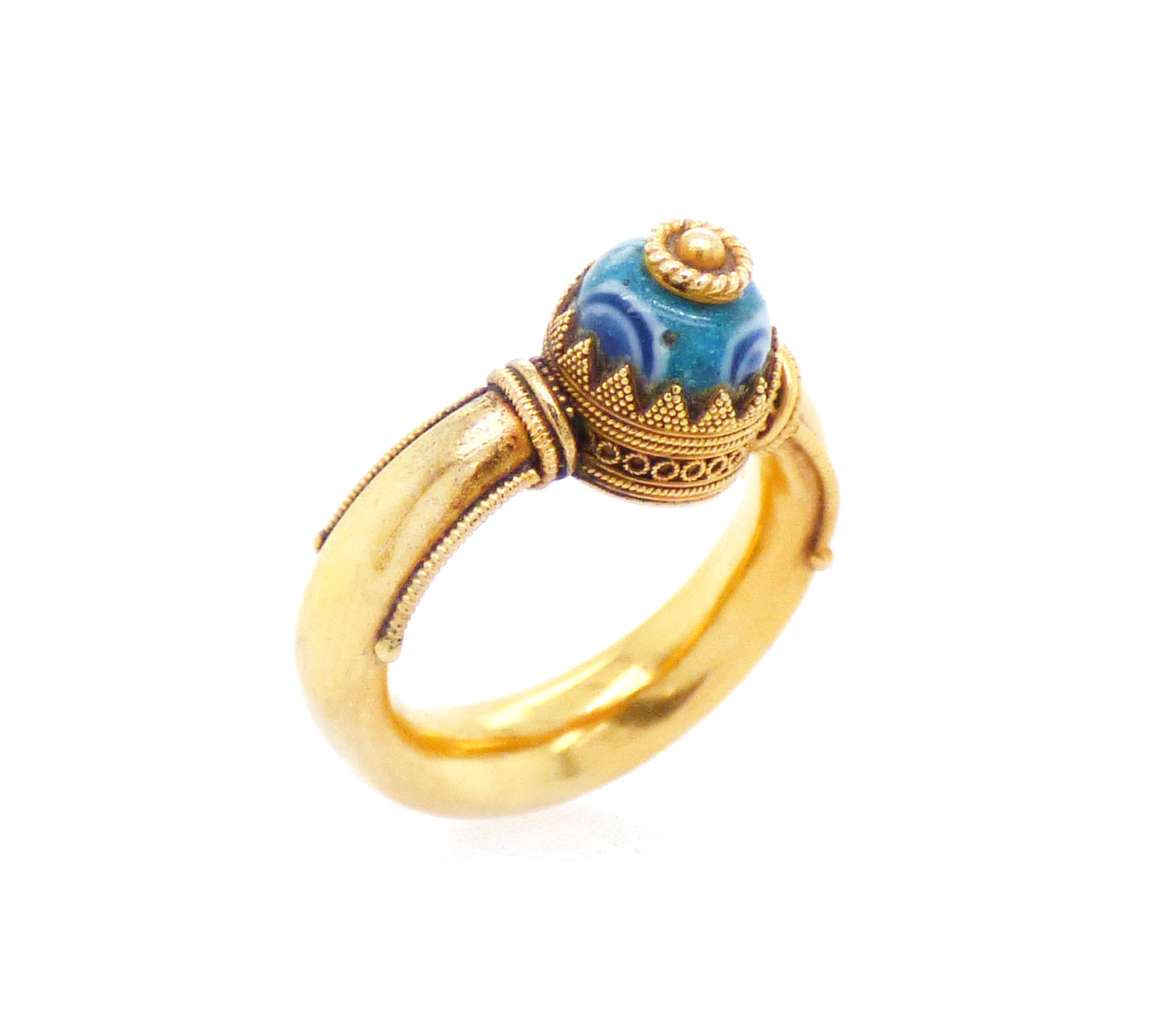 A gold ring by Castellani