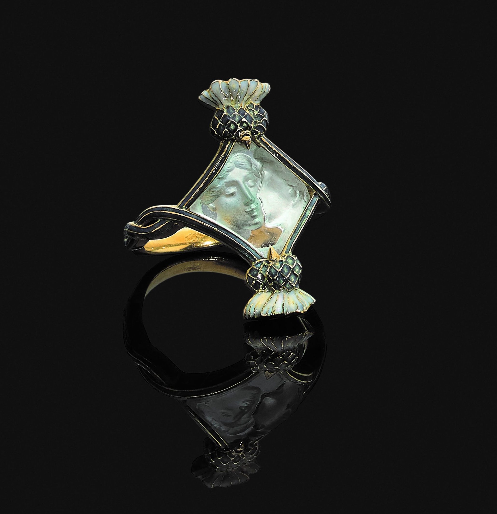 ‘Le Baiser’  An enamelled gold ring by René Lalique